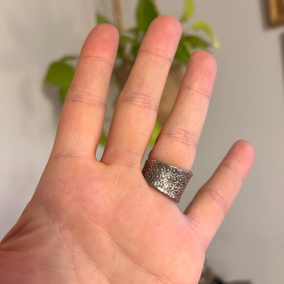 Unique pink stone ring, size 8 - Picture 4 of 4